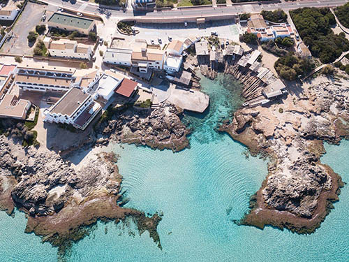 Que ver en Formentera en un día. Comer en Es caló de Sant Agustí