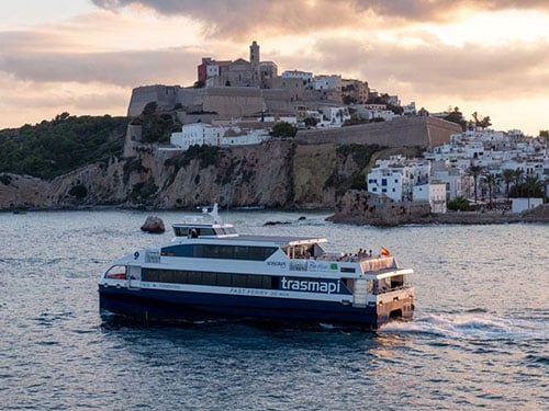 Que ver en Formentera en un dia. Toma temprano el ferry de Trasmapi desde el puerto de Ibiza